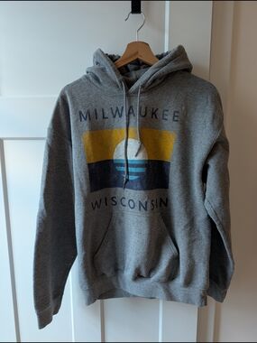 Gray Milwaukee Wisconsin Graphic Pullover Hoodie
